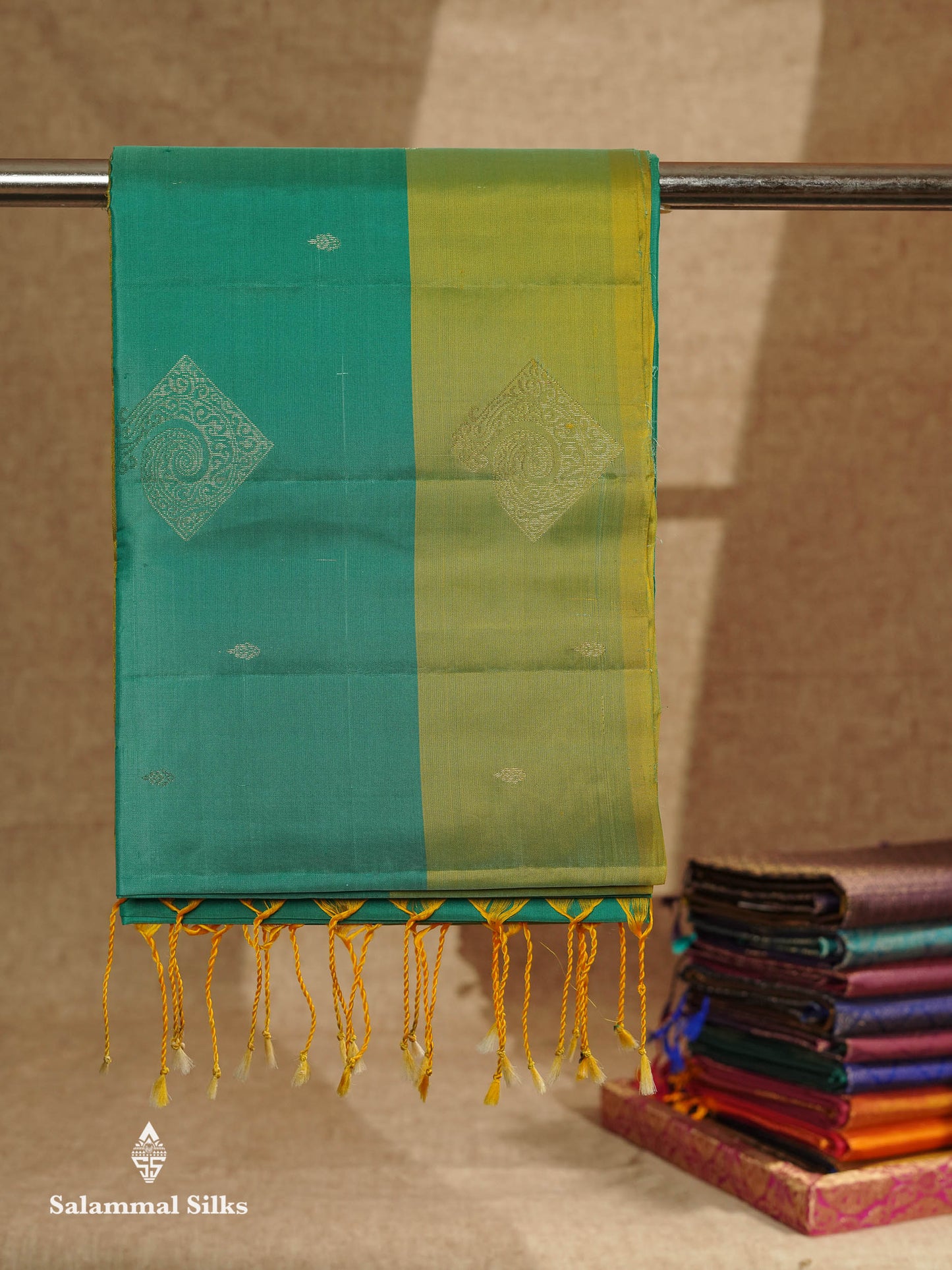 Beautiful Green Pure Mix Kanjivaram Soft Silk Saree With Contrast Grey Fancy Border