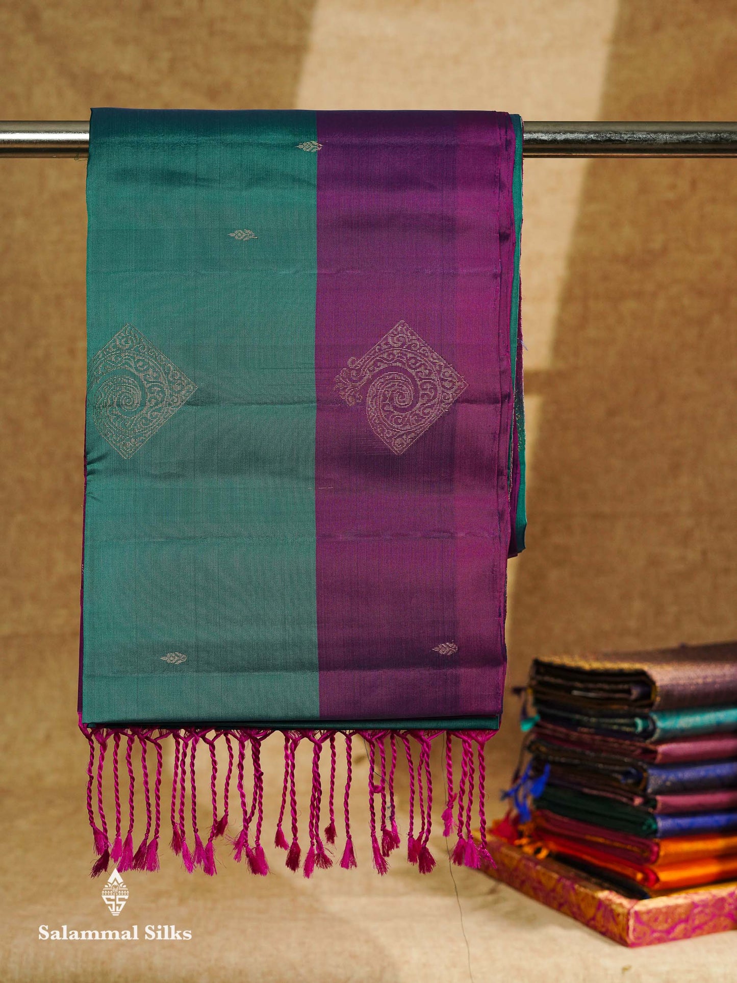 Beautiful Green Pure Mix Kanjivaram Soft Silk Saree With Contrast Grey Fancy Border