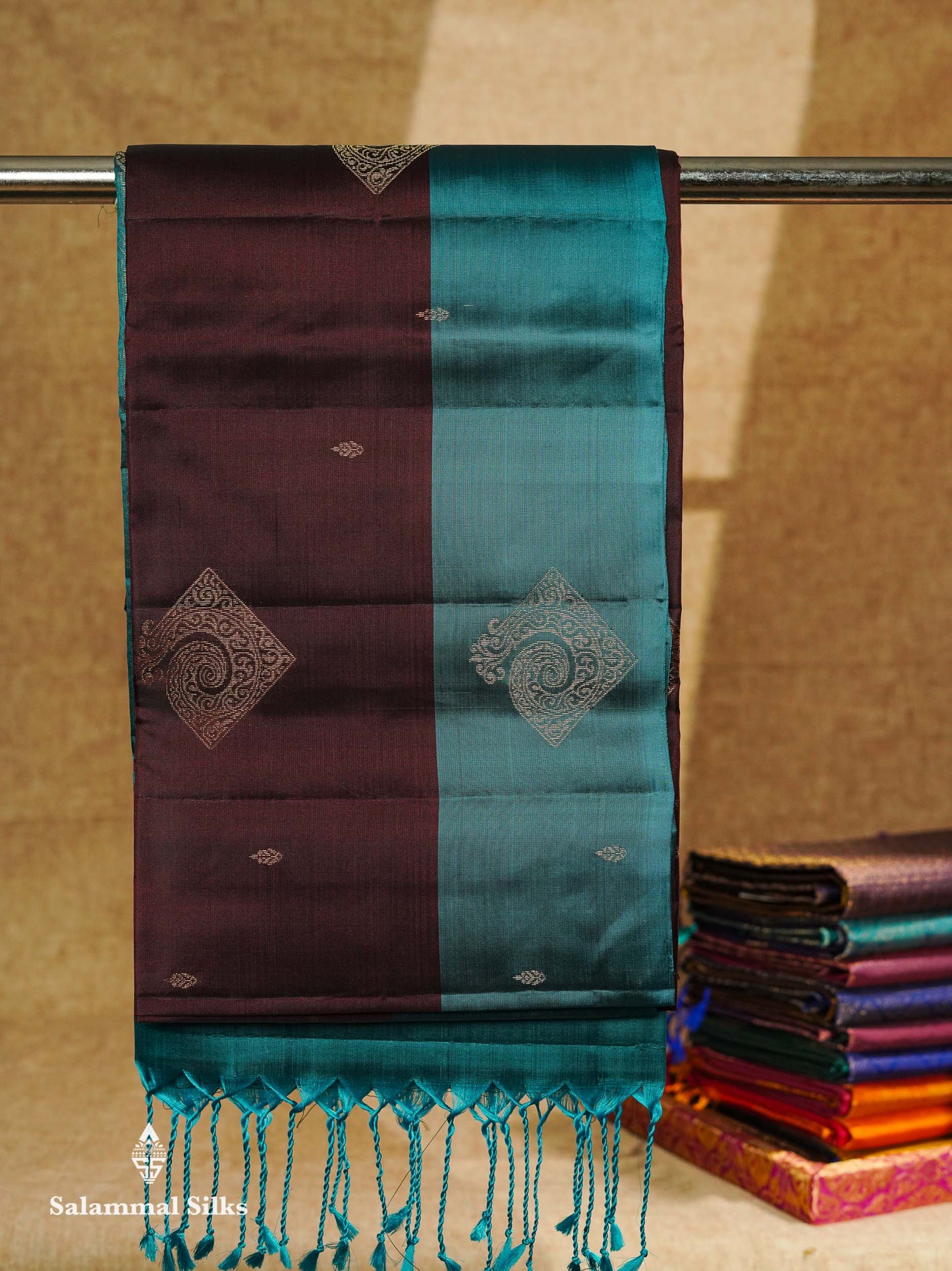 Beautiful Green Pure Mix Kanjivaram Soft Silk Saree With Contrast Grey Fancy Border