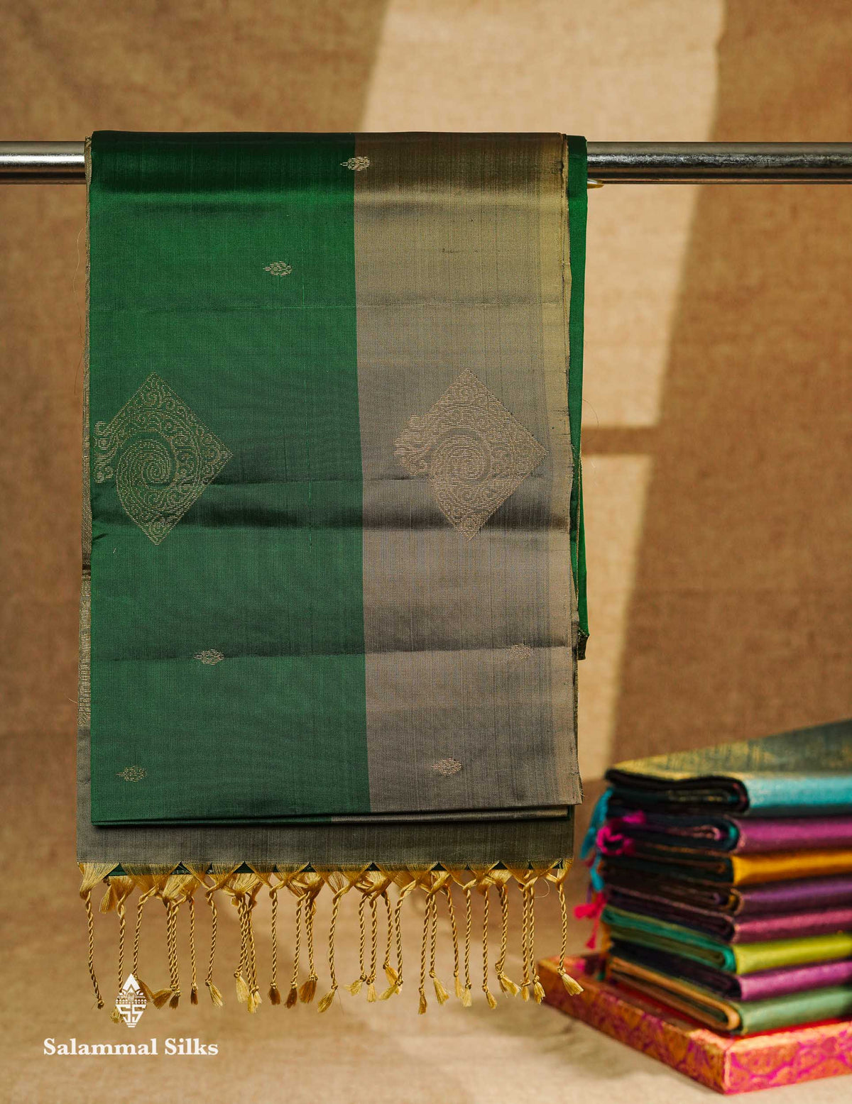 Beautiful Green Pure Mix Kanjivaram Soft Silk Saree With Contrast Grey Fancy Border