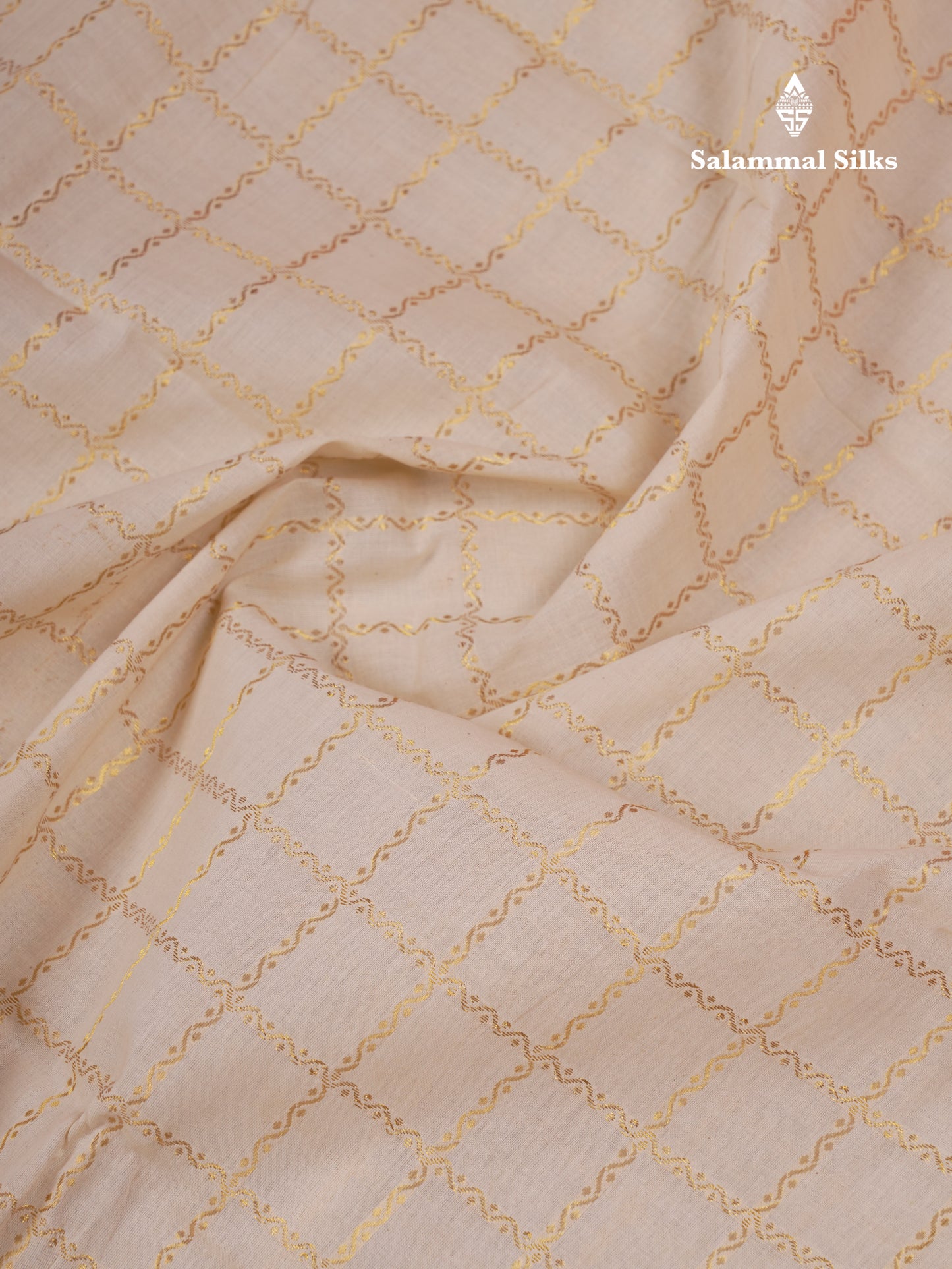 Beautiful Cream White Sungudi Cotton Saree With Contrast Orange Traditional Border