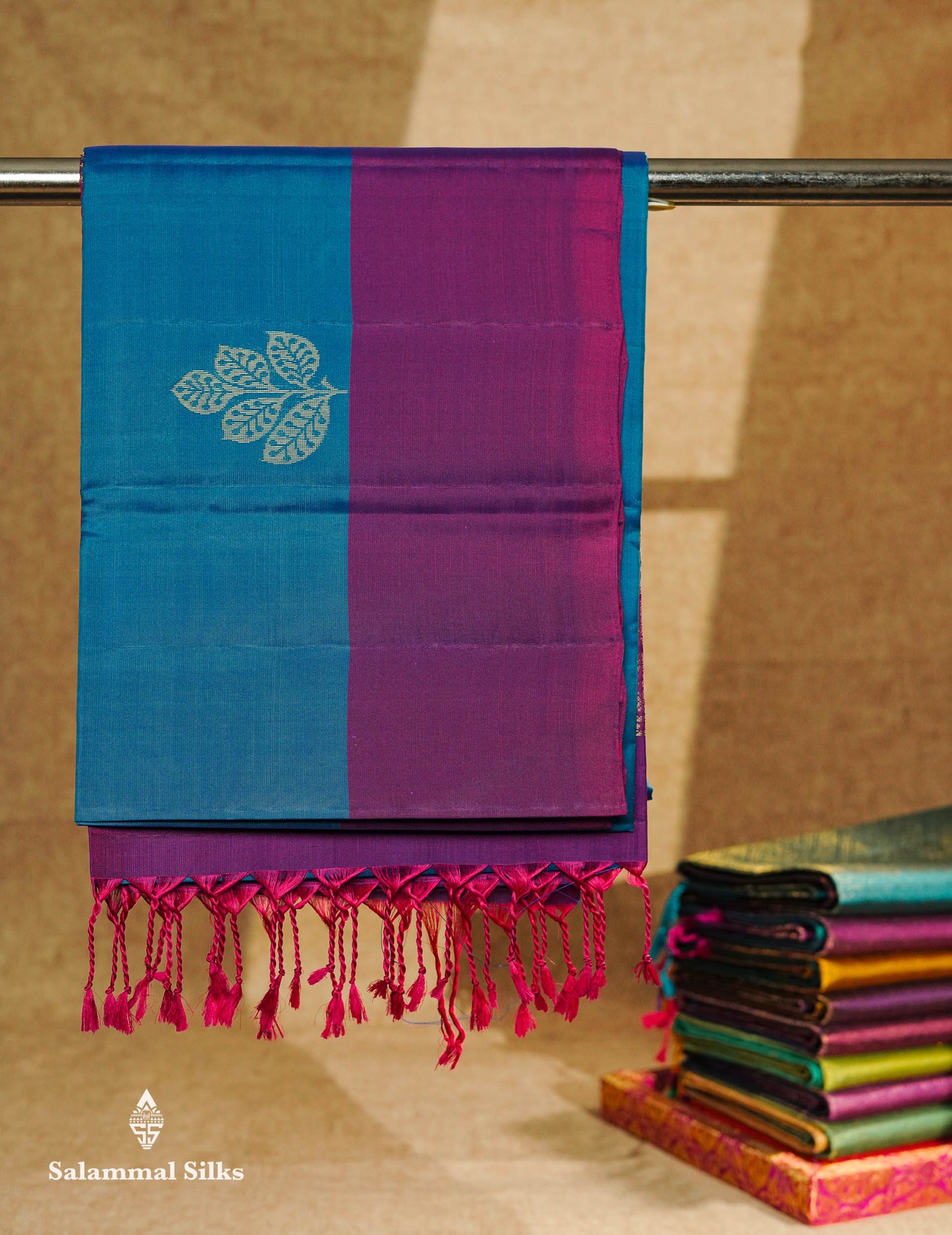 Beautiful Green PureMix Kanjivaram Soft Silk Saree With Contrast Dual Tone Peacock Blue Fancy Border