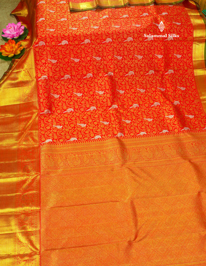 Red Pure Kanjivaram Silk Saree 4G Zari With Contrast Bottle Green Blouse