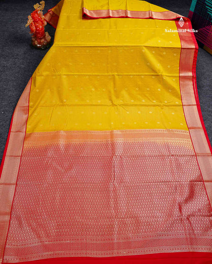 Semi Silk Saree - Mehandi Green Butta With Vaira Oosi Lines Along With Contrast Red Traditional Medium Border
