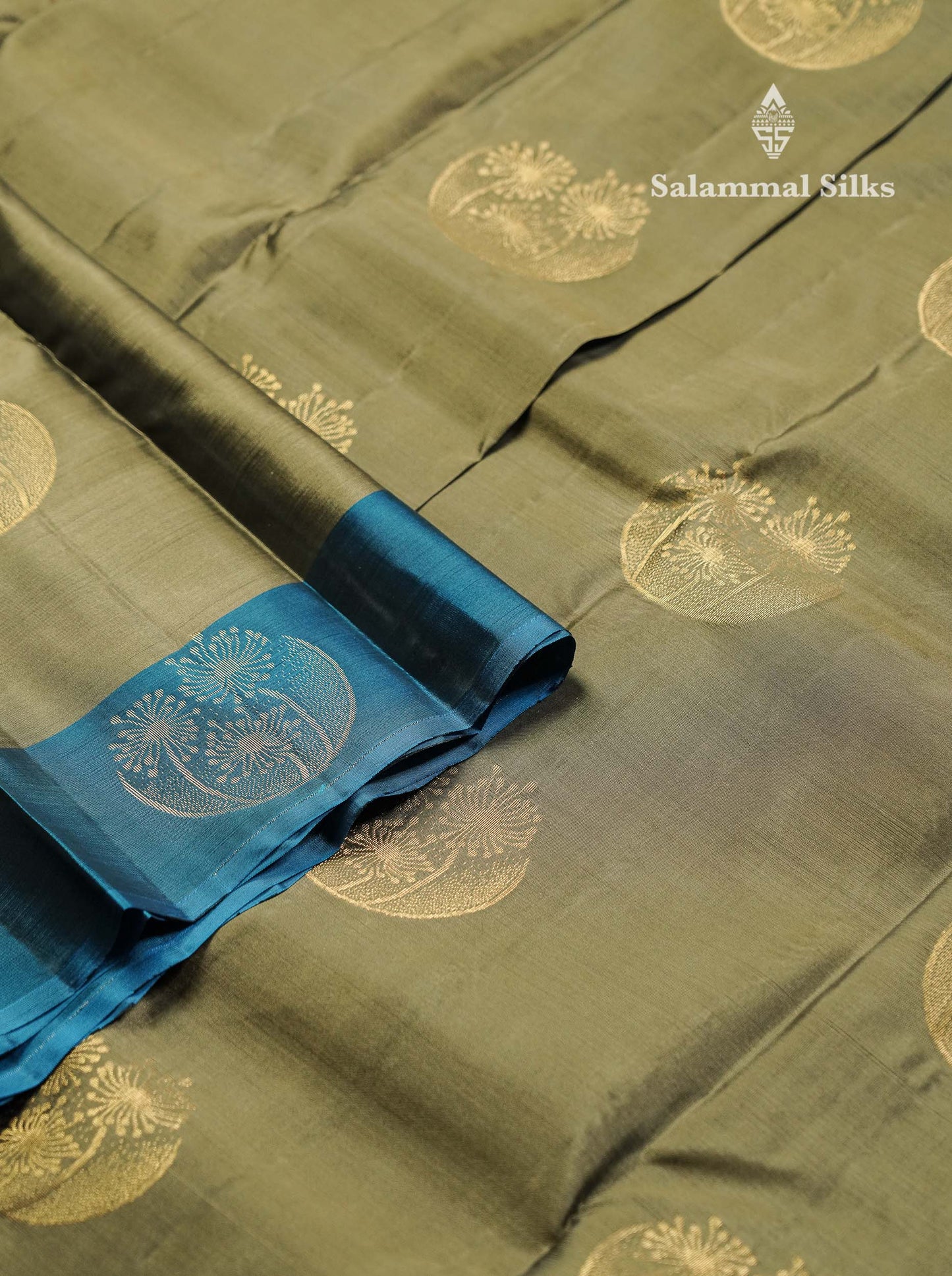 Beautiful Grey PureMix Kanjivaram Soft Silk Saree With Contrast Rust Orange Border