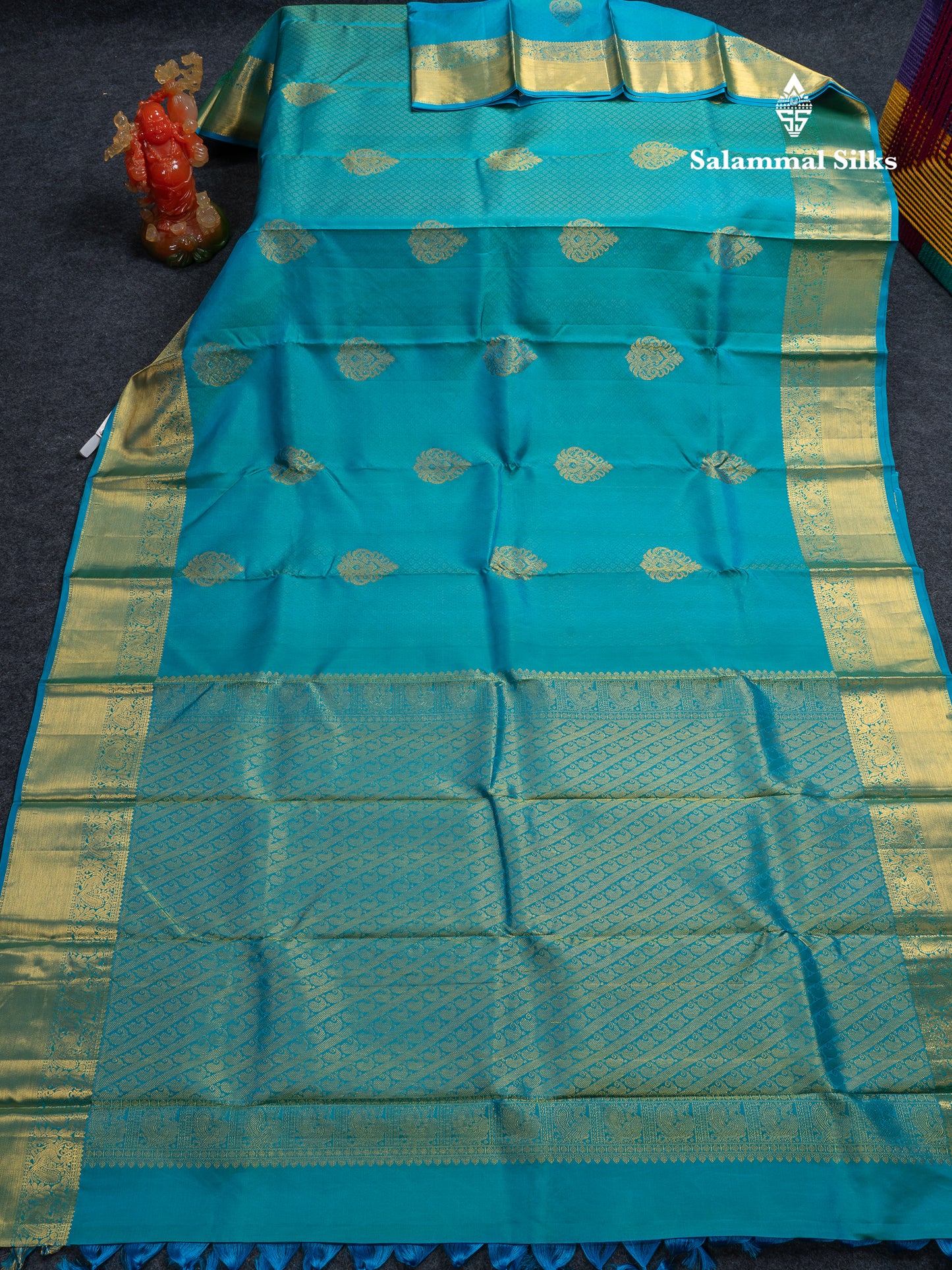 Beautiful Dual Tone Sapphire Blue Pure Kanjivaram Silk Saree With Traditional Border