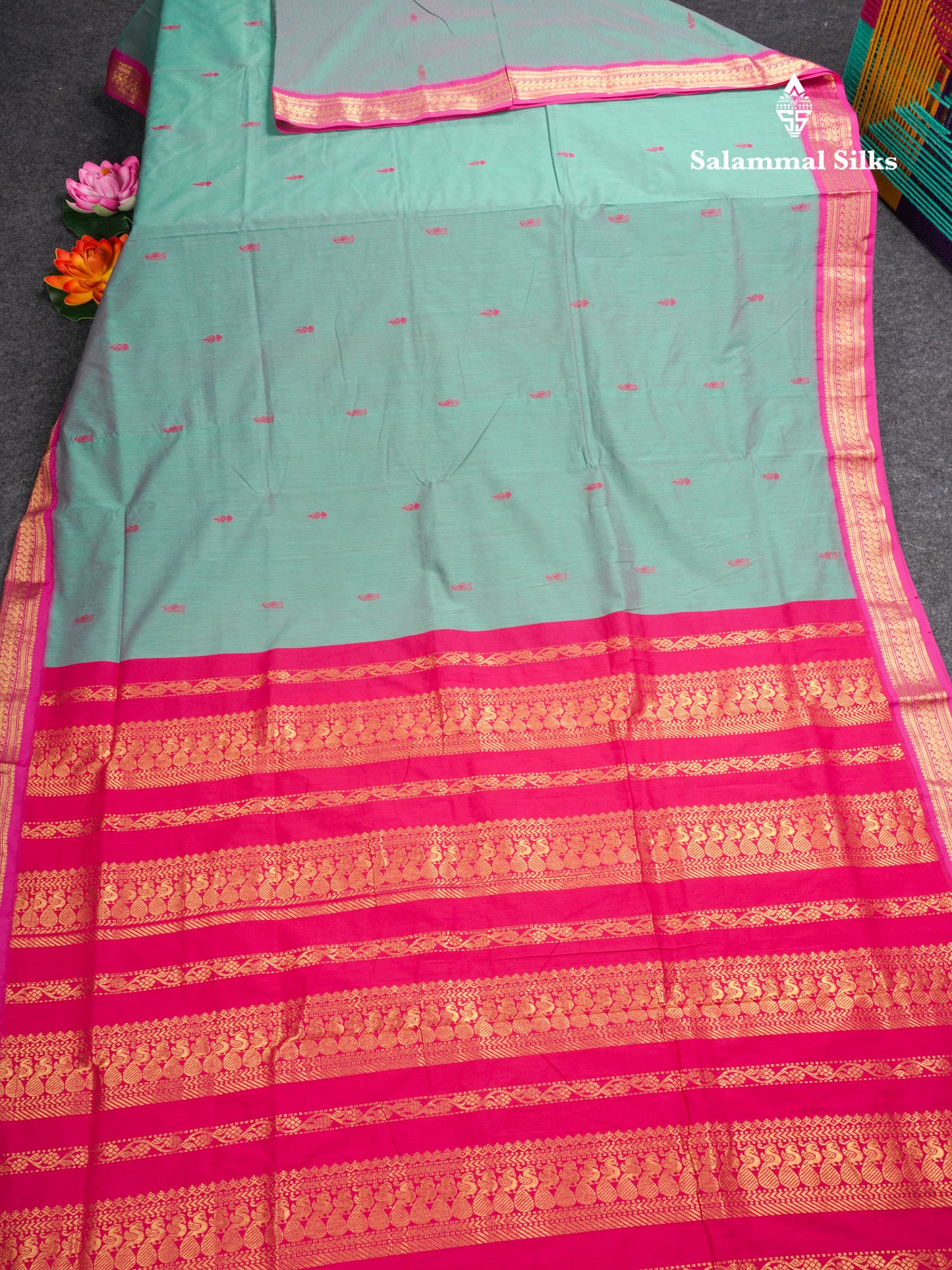 Dual Tone Green Kalyani Cotton Saree With Contrast Magenta Pink Border
