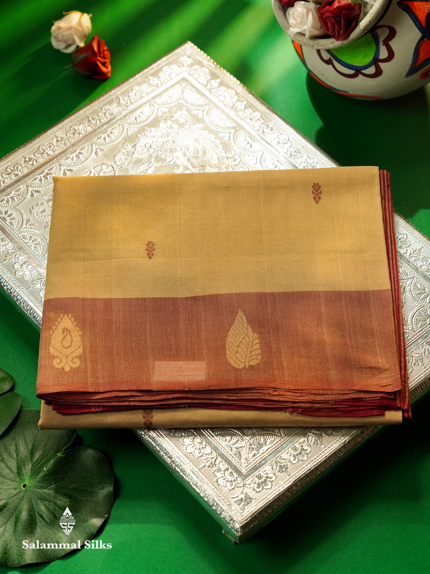 Beautiful Beige Thread Buttas Handloom Pure Cotton Saree With Maroon Border