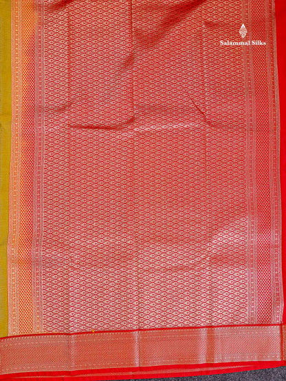 Semi Silk Saree - Mehandi Green Butta With Vaira Oosi Lines Along With Contrast Red Traditional Medium Border