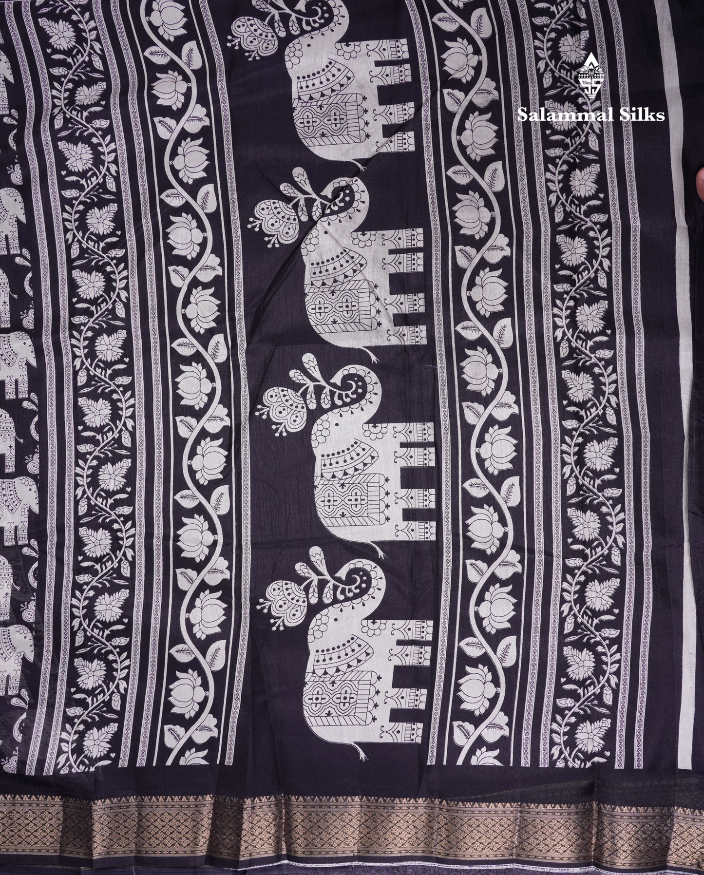 Beautiful White Mahu Silk Fancy Saree With Contrast Black Blouse