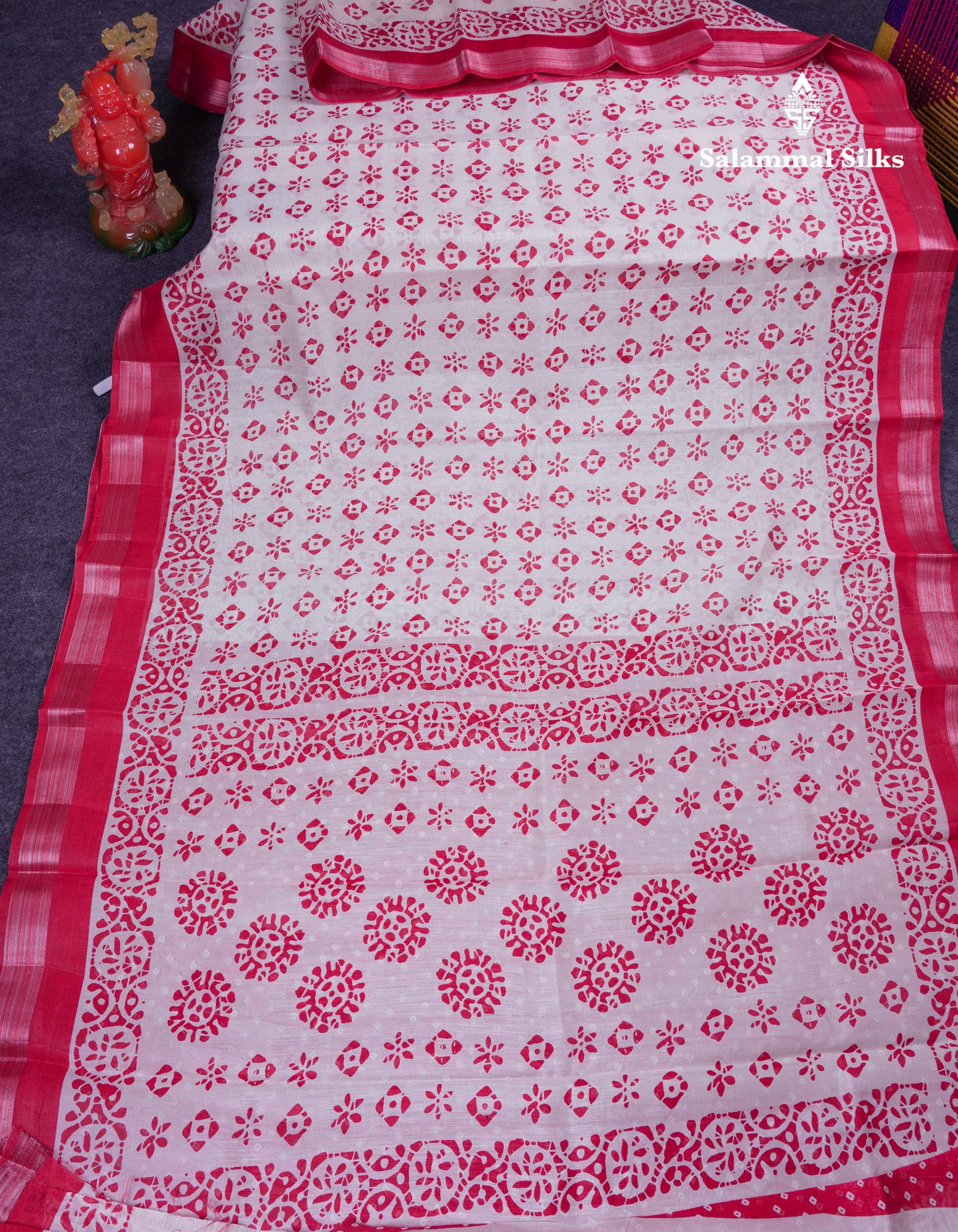 Beautiful White Mahu Silk Fancy Saree With Contrast Red Border