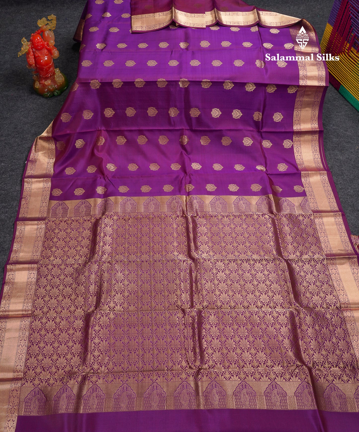 Beautiful Magenta Pure Kanjivaram Silk Saree With Traditional Medium Border