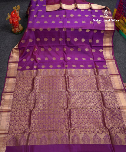 Beautiful Magenta Pure Kanjivaram Silk Saree With Traditional Medium Border