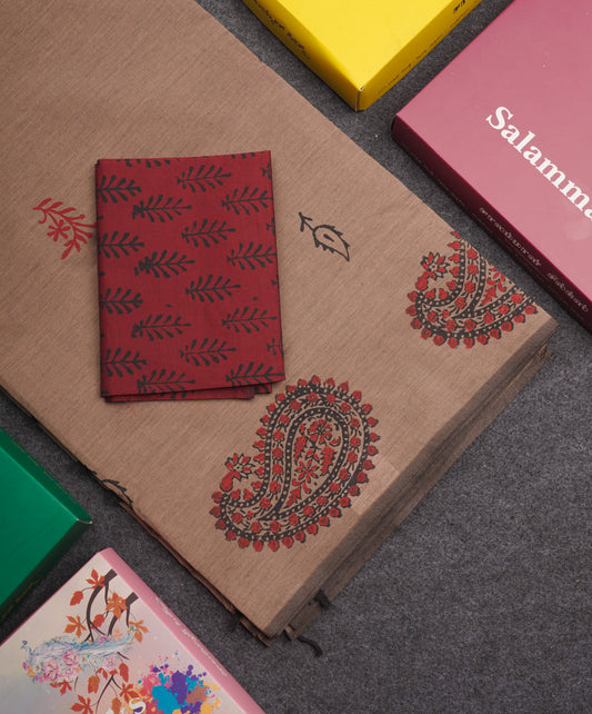 Sandal South Cotton Printed Saree With Contrast Maroon Blouse