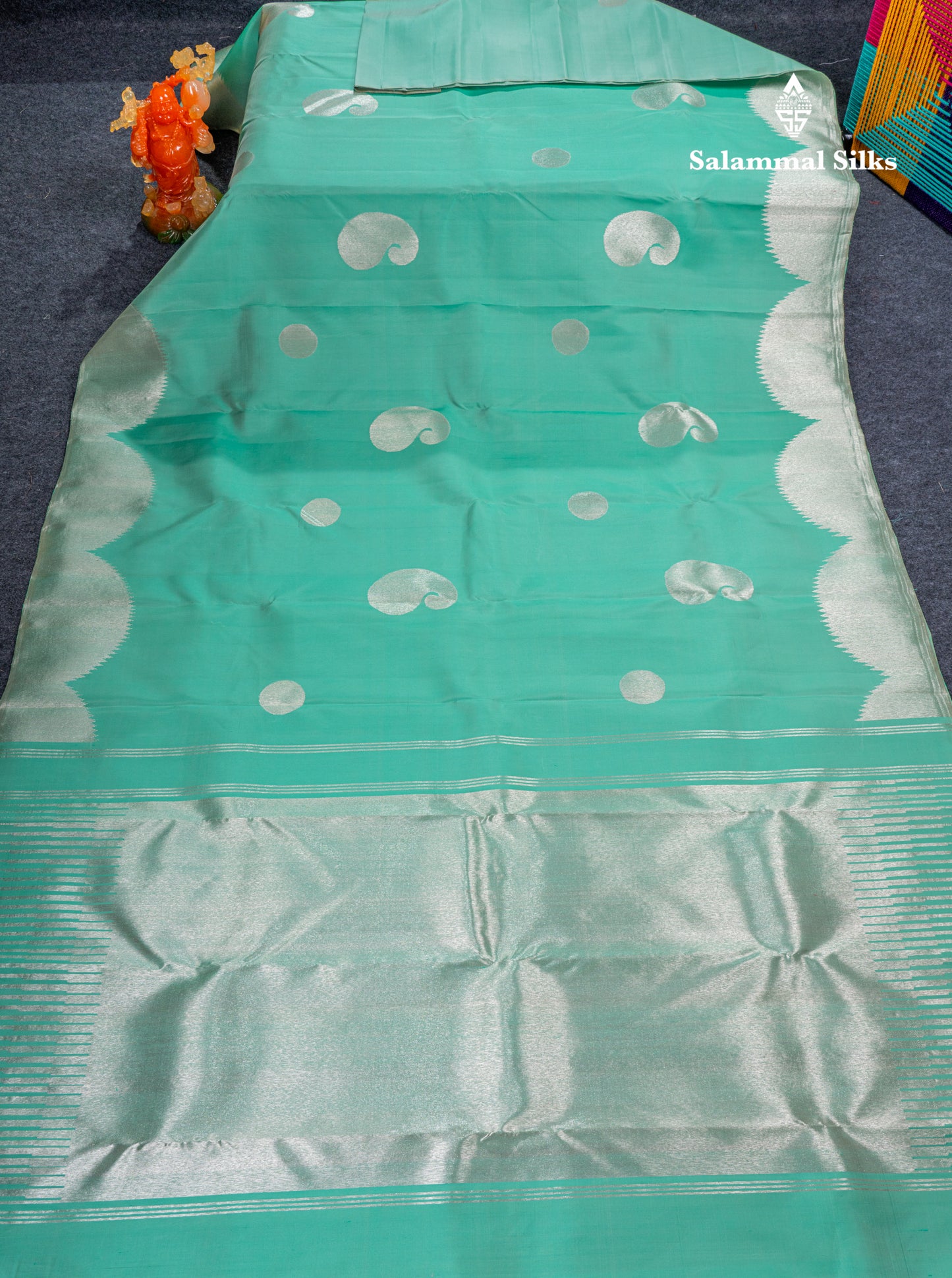 8 Kol Light Rexona Green Pure Kanjivaram Silk Saree with Circle Pattern Border