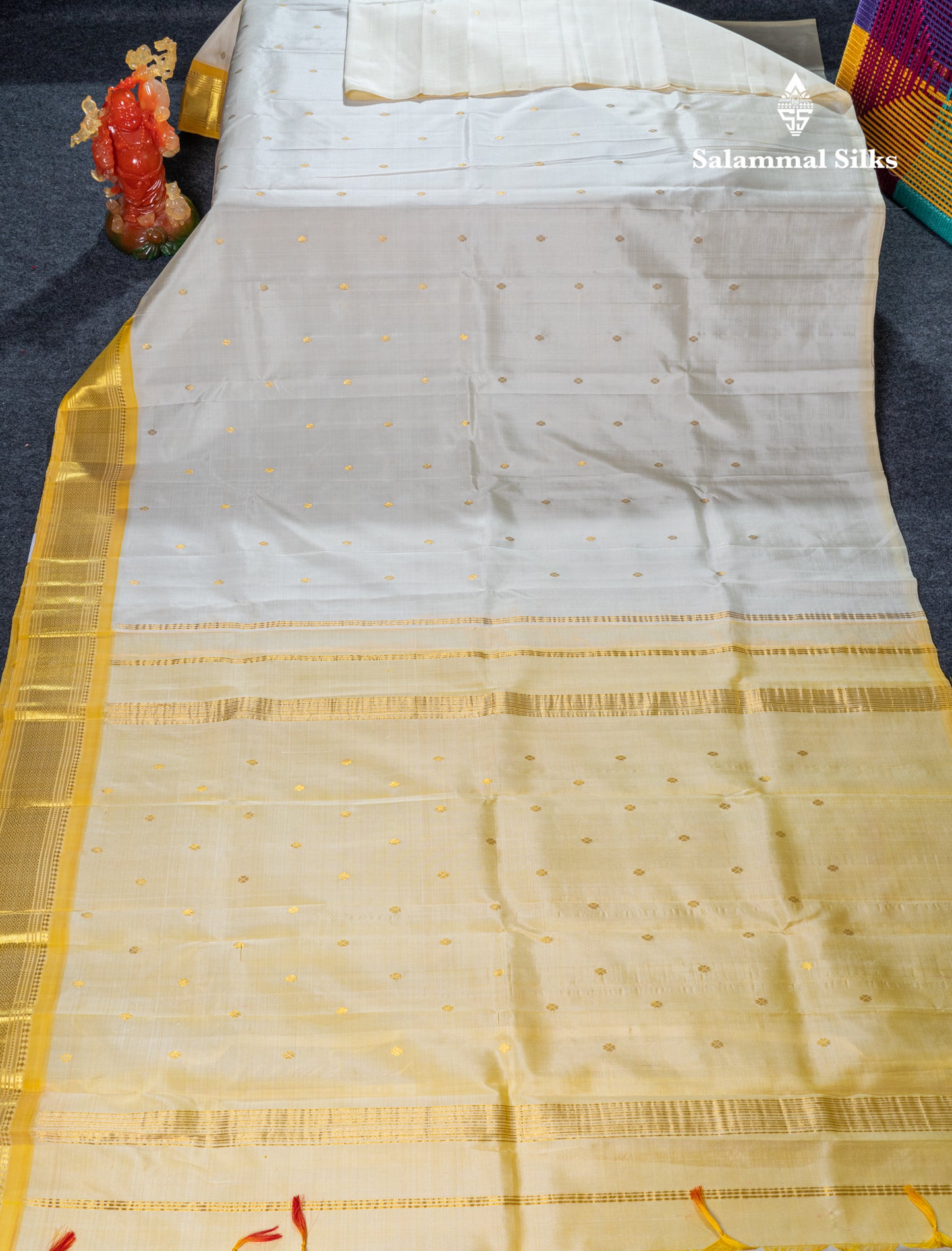 White Pure Kanjivaram Silk Saree With Contrast Light Yellow One Side Traditional Border