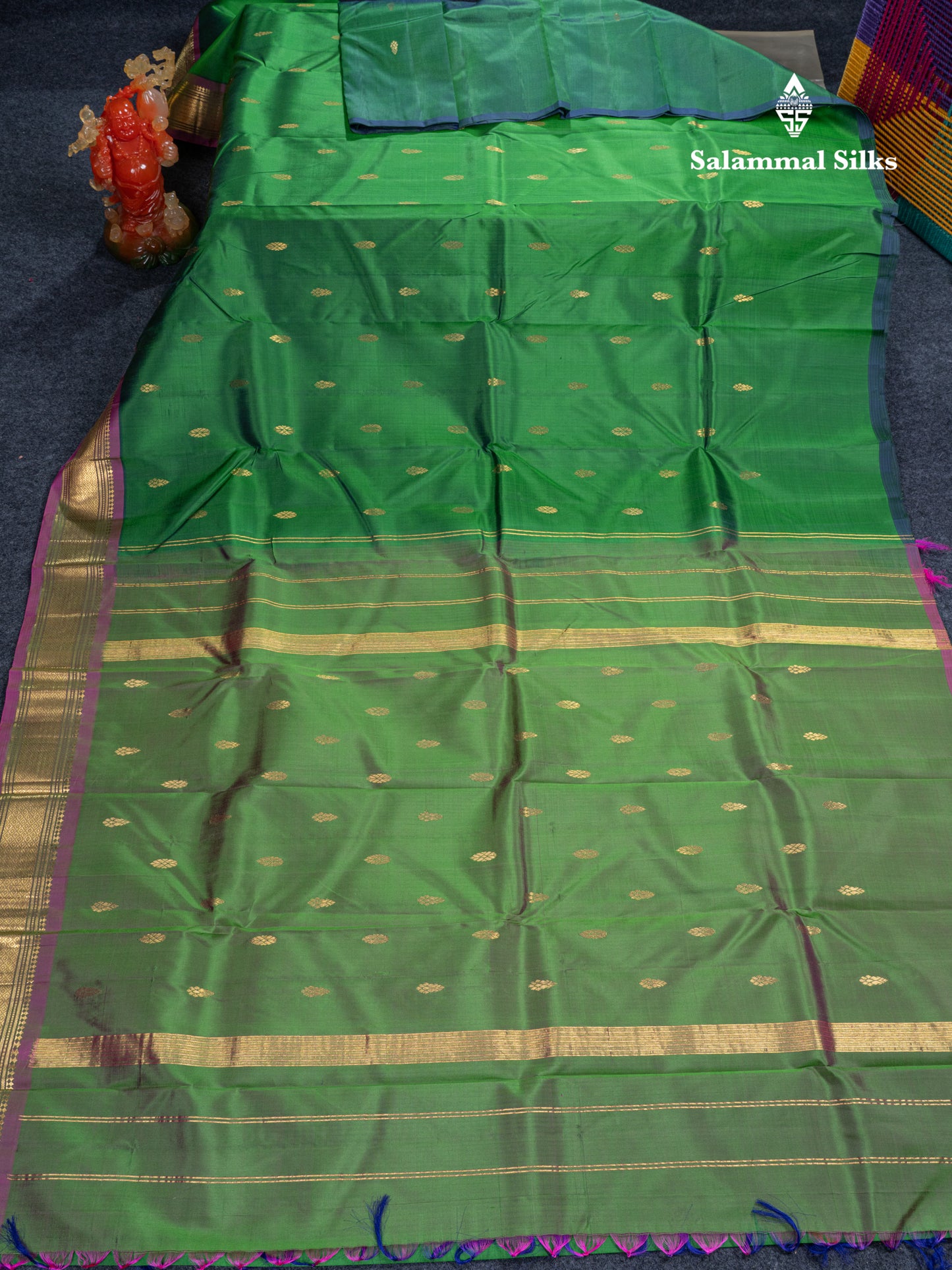 Bottle Green Pure Kanjivaram Silk Saree With Contrast Light Pink One Side Traditional Border