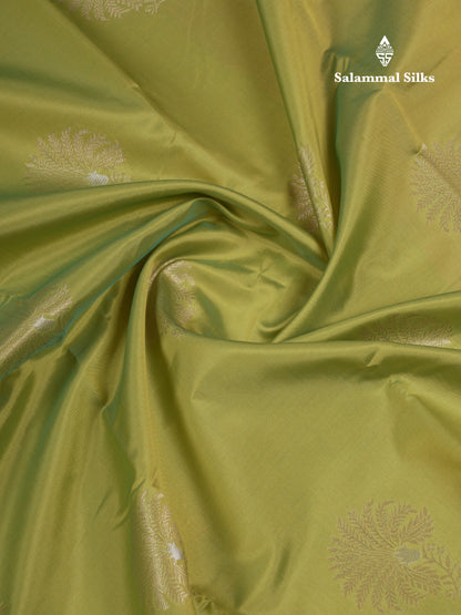 Beautiful Manthulir Green Semi Silk Saree With Contrast Light Pink Border
