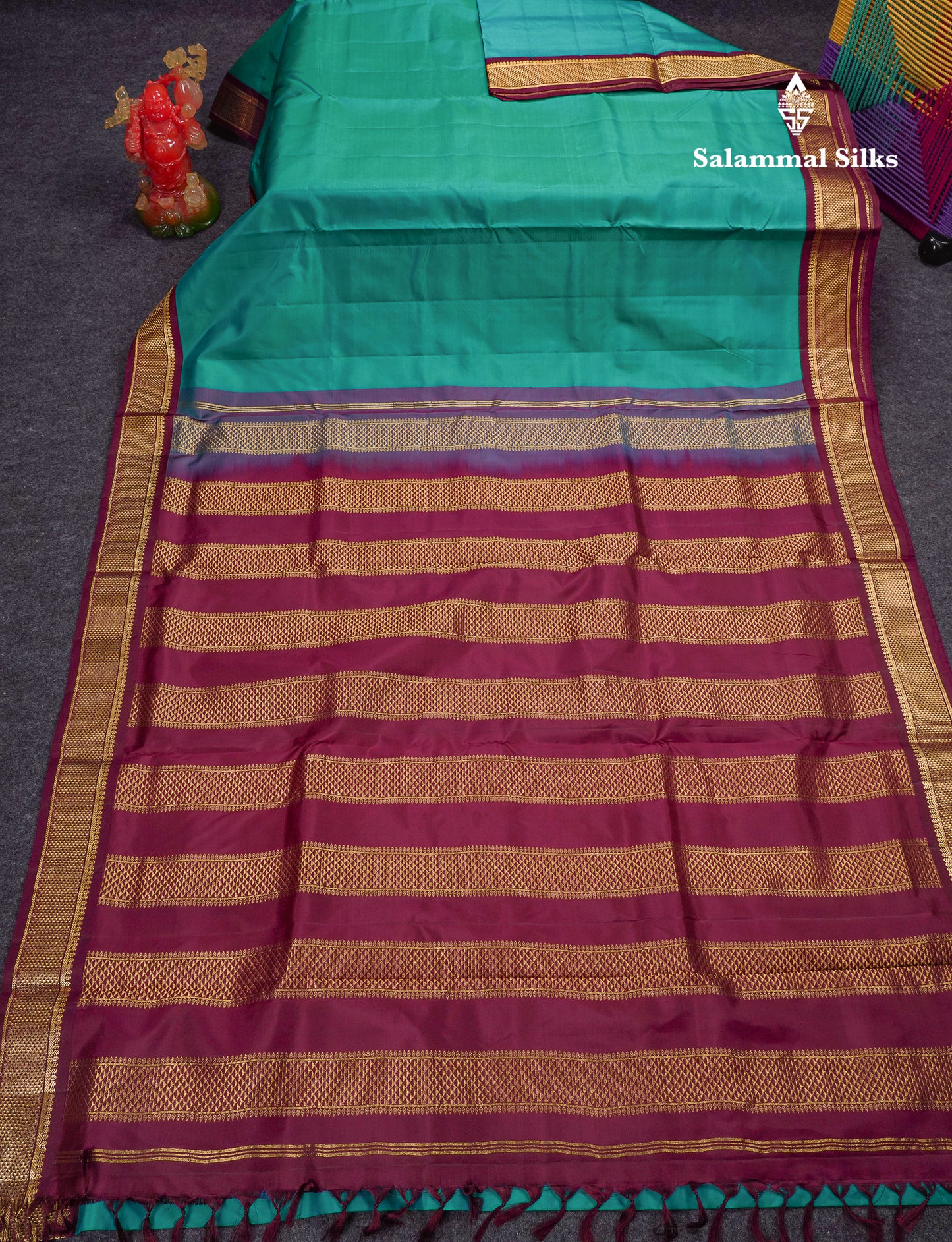 Korvai Beautiful Dual Tone Peacock Green 10 Yards Pure Silk Saree With (4.1 inch) Contrast Dark Magenta Traditional Border