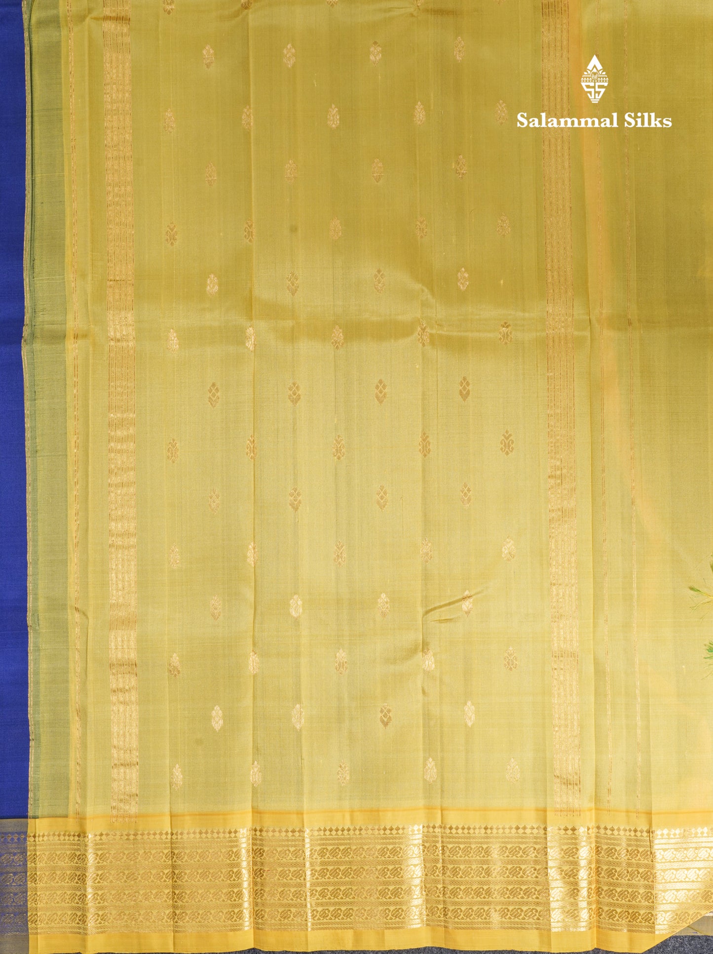 Royal Blue Pure Kanjivaram Silk Saree With Contrast Mehandi Green One Side Border