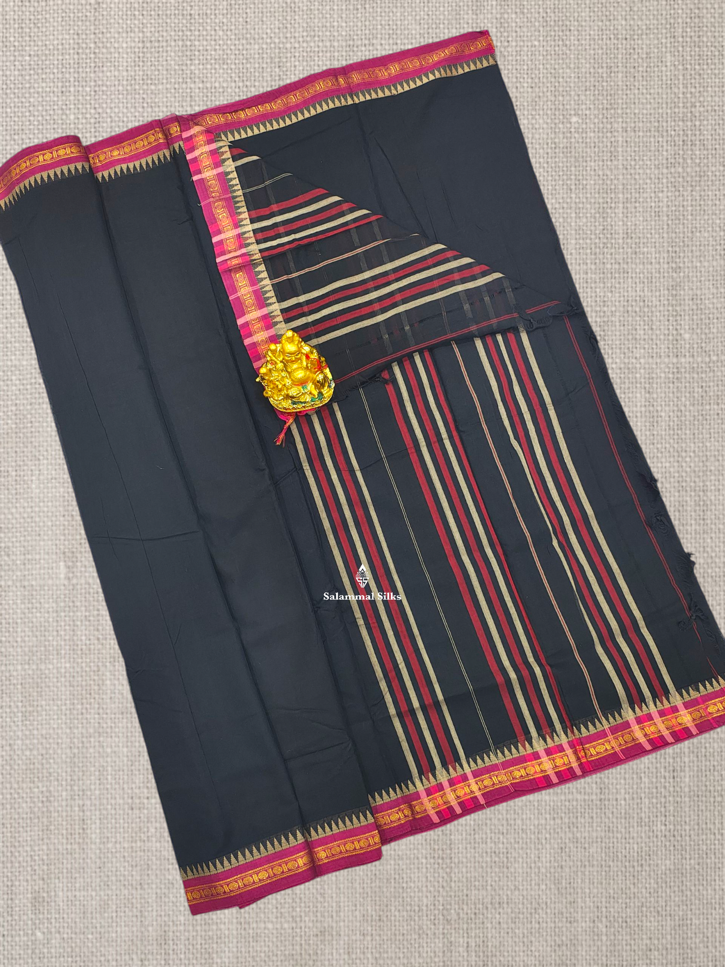 Black Plain Pure Cotton Saree With Majanta Traditional Temple Border