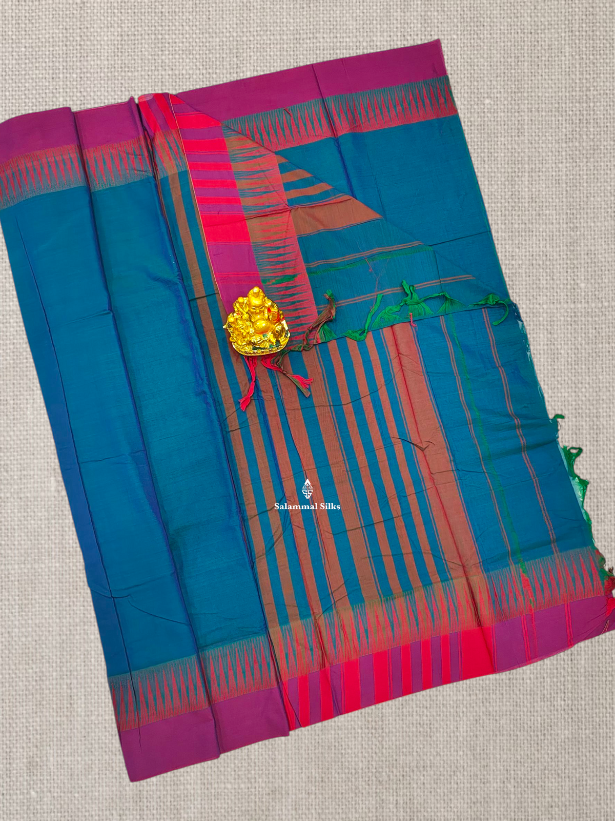 Beautiful Peacock Blue Plain Pure Cotton Saree With Maganta Thread Work Temple Border