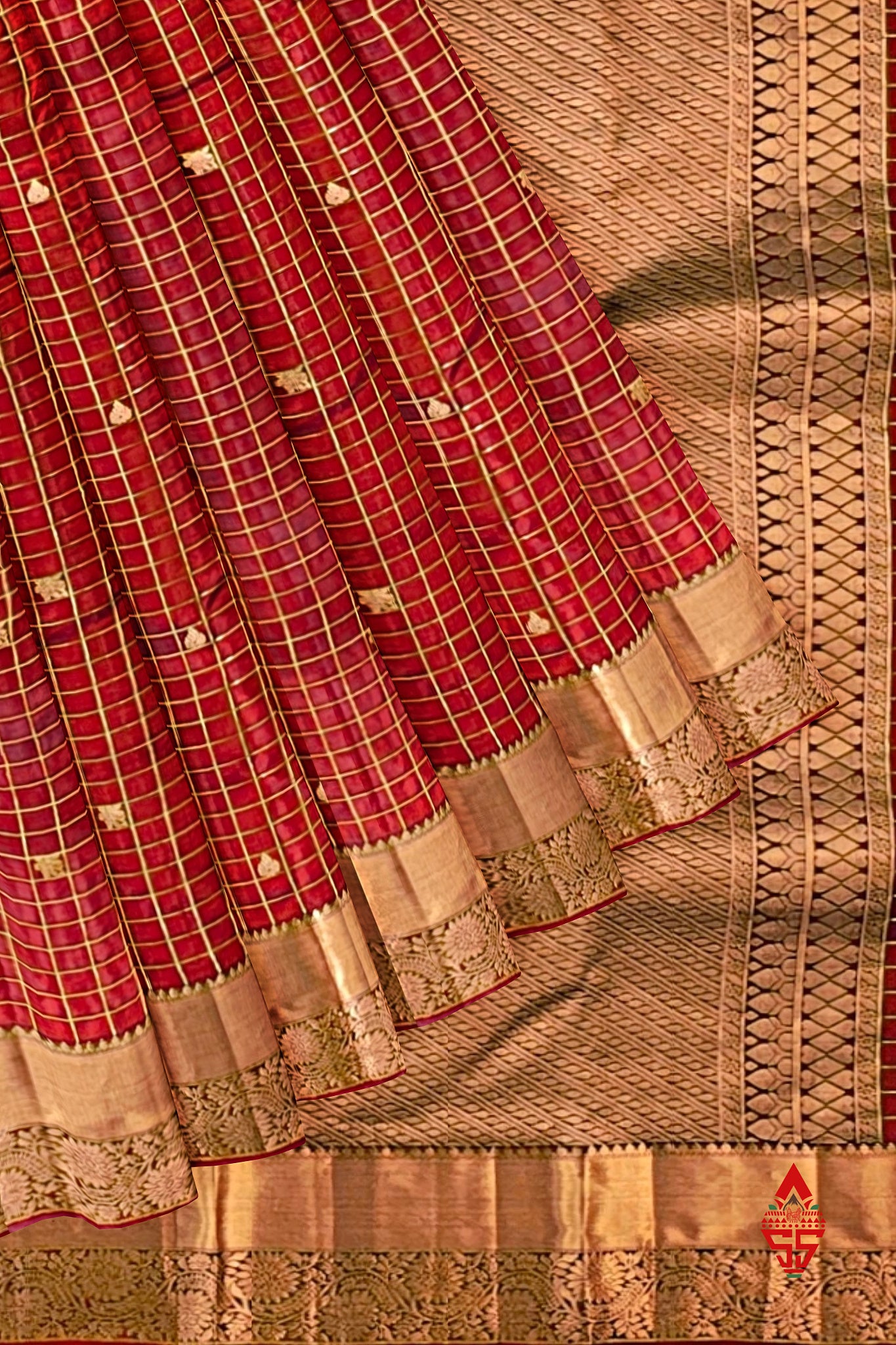Kanjivaram Maroon Checks Silk Saree With Blouse