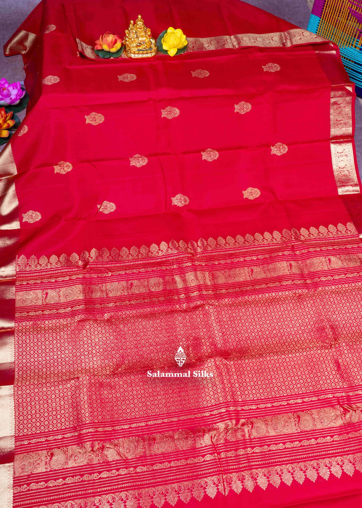 Kanjivaram Chilly Red Pure Silk Saree With Traditional Gold Zari Border