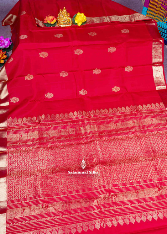 Kanjivaram Chilly Red Pure Silk Saree With Traditional Gold Zari Border