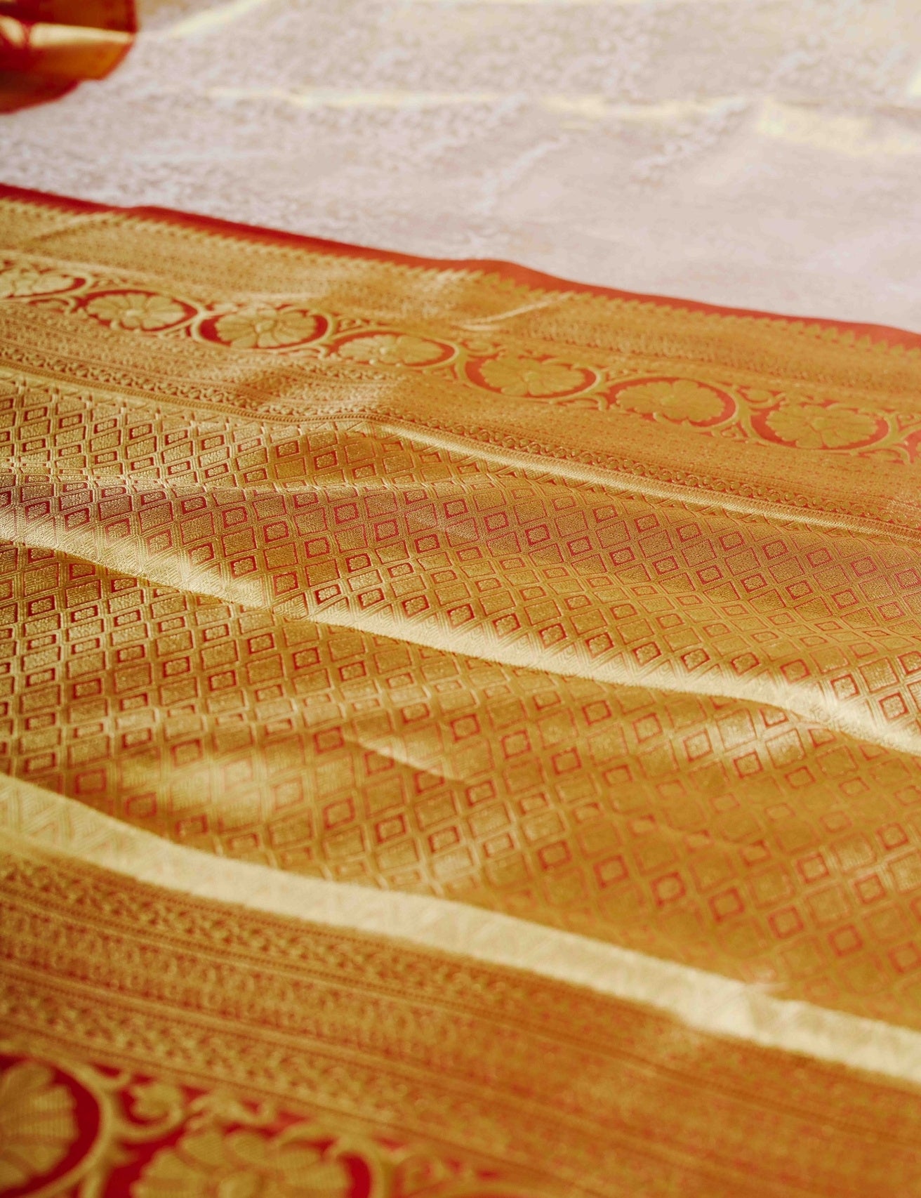 Kanjivaram Sandal Tissue Silk Saree With Red Pallakku Border